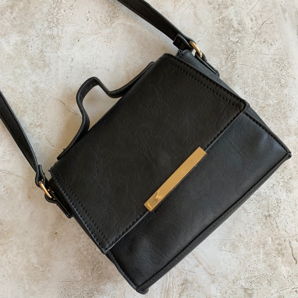 FOREVER 21 Small Black Top Handle Crossbody Bag - Picture 2 of 7